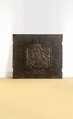 Image Smaller oven plate, Kingdom of Bavaria dated 1850, provenance Middle Franconia, under the reign of King Maximilian II, fine relief cast iron with royal coat of arms and crowned canopy, with the king's motto: "Gerecht und Beharrlich", then cast in the Ober-Eichstätt ironworks the management/property of the Duke of Leuchtenberg, in original condition, 53.5 x47cm, weight approx. 13 kilos, due to age traces of usage, ready for daily use