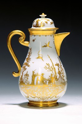 Image Early coffee pot with so-called gold Chinese, Meissen, around 1725, Barholomäus Seuter workshop, fine and rich gold painting, dignitaries with servants at the tea ceremony,on the back dignitaries with water pipe, dog, parrot and servants, height approx. 21 cm, professional light restoration, Gold decoration partially renewed, collectable