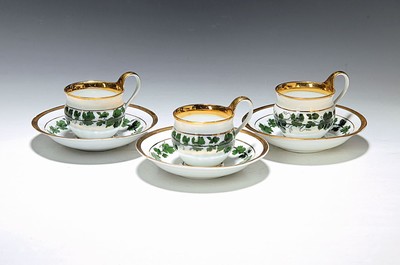 Image 6 small cups with saucers, Meissen, around 1890-1900, porcelain, green wine wreath decoration, wide shiny gold edges, slightly rubbed, one saucer left, height approx. 6cm