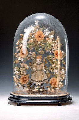 Image Single dish, southern German, 19th century, wax doll in the middle (damaged), fine wreath of flowers and leaves made of fabric and paper, orig. Glass dome and base, total approx. 43cm, traces of age