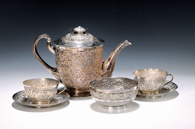 Image Tea service for 6 people, India or Pakistan, early 20th century, silver-plated metal, richly sculptured with flowers, leaves and tendrils, teapot 16cm, bowl, 6 cups with saucers, traces of use