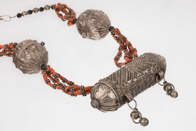 Image Yemini coral-necklace