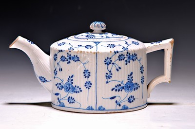 Image Teapot, Hesse/Darmstadt, porcelain, underglaze blue decor, flower branches, hairy cracks andglaze defects, bottom mark HD, height 11.5 cm
