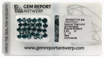 Image Lot 28 loose brilliants, 5.62 ct Blue (treated)/p1-p2, sealed, with Gem Report Antwerp expertise Valuation Price: 3600, - EUR