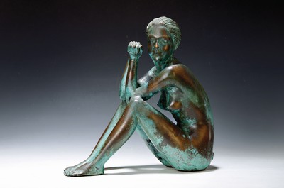 Image Leonardo Rossi, born in 1957, seated female nude, cast bronze, partially green patinated, signed, height approx. 29cm