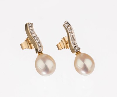 Image Pair of 14 kt gold Akoya cultured pearl- brilliant-earrings