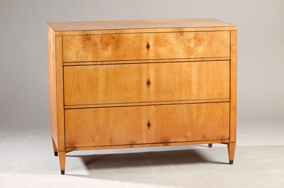 Image Biedermeier chest of drawers, around 1825/30, cherry tree veneer, body with 3 drawers, band inlays, on pointed feet, 2 keys, approx. 92 x 117 x 58 cm, condition 2