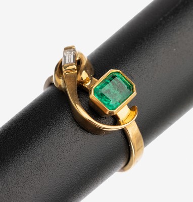 Image 18 kt gold emerald brilliant ring