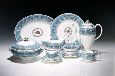 Image Large coffee and dinner set, Wedgwood, Florentine Turquoise, 10 dinner plates, 27.5 cm; 2 oval platters approx. 40/35cm; Sauce boat with saucer, Lidded bowl, 6 soup bowls with saucer, side dish bowl D.approx. 25 cm, 6compote bowls, oval bowl L.approx. 25.5 cm, 12coffee cups with saucer, coffee pot, 2 milk jugs, sugar bowl, pastry bowl 12 cake plates (one plate with cracks) approx. 20 cm, 1 plate22.5 cm; 2 ash trays; one lid box (cover with crack); partly with minor traces of age